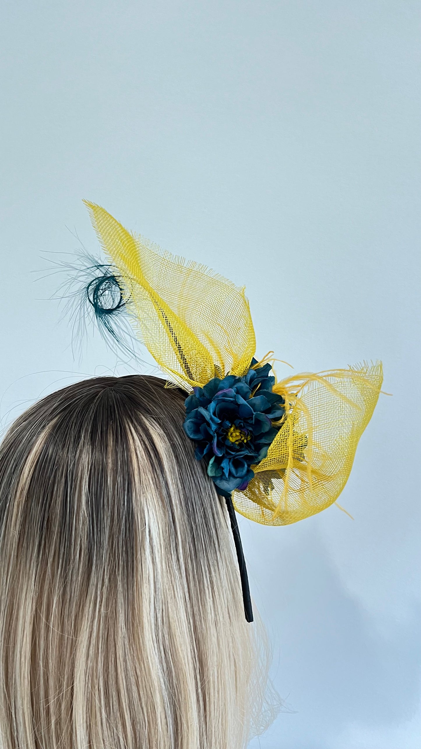 z-Sold Yellow and Blue Fascinator